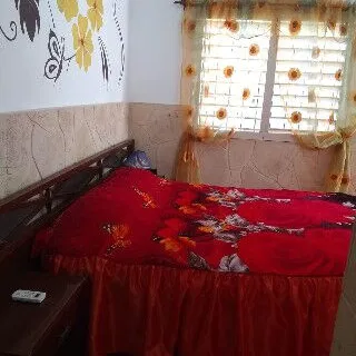 SE RENTA CASA DE 4 HABITACIONES A 5 CUADRAS DE LA PLAYA DE GUANABO. CON PISCINA.54026428 - 3/10