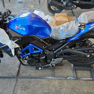 MOTO FURIA NAKED Motor: 4 Tiempos 250 CC Autonomía: 30-35 Km/L Full Inyección Enfriamento x aire y aceite $2630 - Img 123569525