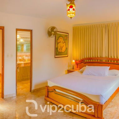 casa de renta en la habana con 6 habitaciones, piscina, bar ubicada en playa - 3/5