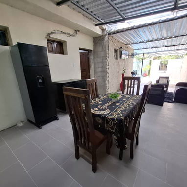 Con respaldo energético a 1 cuadra de la playa. Casa con piscina en la playa - Img 123530403