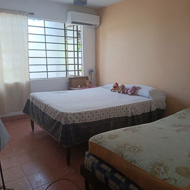 Se vende casa con inmenso potencial en el Reparto Bahía - 2/9