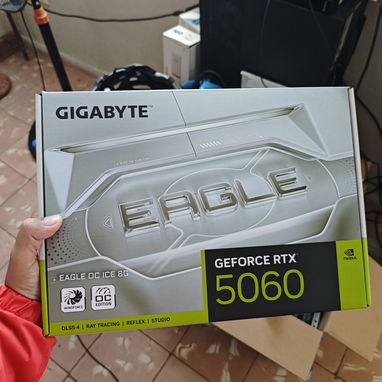 Tarjeta de video Gigabyte GeForce RTX 5060 EAGLE OC ICE 8G nueva en caja!!! - Img 123782549