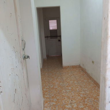 Bajos de biplanta 114m² de área total, entrada independiente,carporch, portal, sala, comedor 2½ hab 2 baños y 2 patios. - Img 123723011