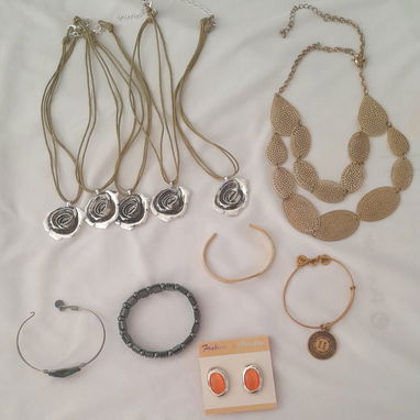 Artículos de fantasía_Aretes collares pulseras y anillos - 3/5