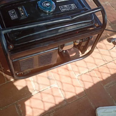 Planta eléctrica hecha de gas y gasolina - Img 123565133