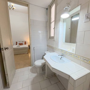 Se renta apto de 2 habitaciones en la Habana Vieja, cerca de la embajada de España.54026428 - Img 125642333