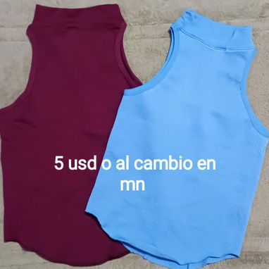 Camiseta de cuello alto y guantes para el gym - Img 123380420