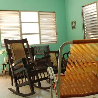 VENTA DE CASA INDEPENDIENTE DE DOS PLANTAS EN LA CIUDAD DE CANAGUEY - Img 121785393