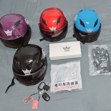 Con la compra te regalo casco, capa y guantillas además de 2 juegos de llaves tarjeta electrónica + cargador inteligente - 7/7