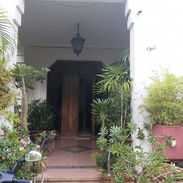 Renta de maravillosa propiedad independiente en Vedado - Img 57474460