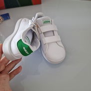 🔥 Adidas Advantage CFI – ¡Estilo Clásico para los Peques! 🔥 - Img 53096434