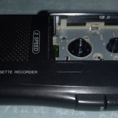 Grabadora vintage con microcasetes de uso en excelente estado. - 4/5