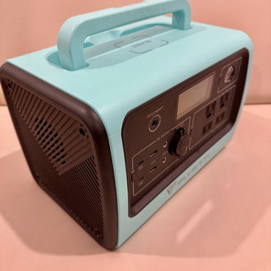 BLUETTI EB70 + PANEL SOLAR BLUETTI 220W — 700 USD - 3/4