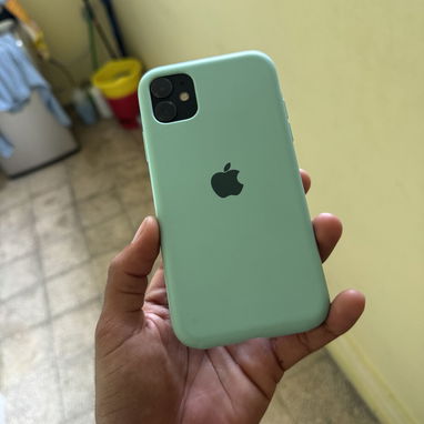 iPhone 11 - 3/3