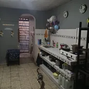 🏠Se vende casa de 2 plantas en La Habana Vieja, cerca de Cuatro Caminos (Belascoaín). - Img 55941259