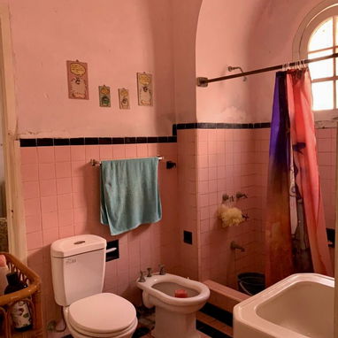 Casa a la venta en planta baja con un espacioso patio, garaje Privado a pocos metros de 13 y 68 - Img 116530365