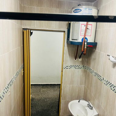 🏡 SE VENDE CASA (BAJOS) EN MARIANAO 🏡 💰 15,000 USD(con dinero en mano se ajustan a 13,000)  📍 Ubicada en: 31 / 124 y - Img 122388438