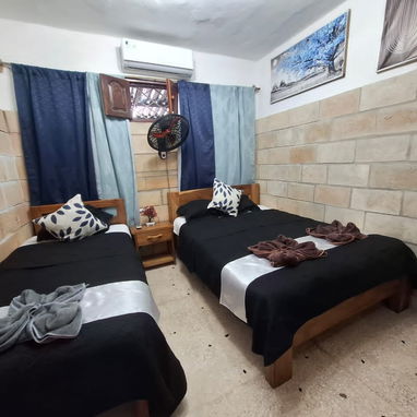 SE RENTA CASA DE 5 HABITACIONES CON PISCINA A UNA CUADRA DE LA PLAYA DE GUANABO.58858577 - Img 120257438