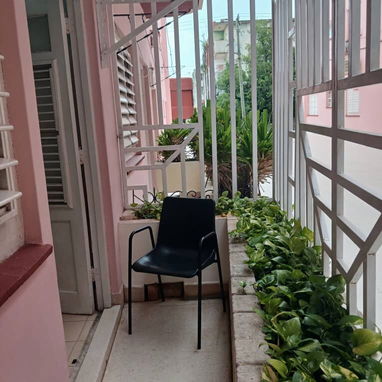 🏡 Apartamento independiente de 1 habitación en El Vedado – Con respaldo energético y garaje REF 1475 - 4/10