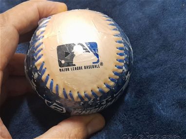 Pelota de teeball Franklin Chrome de nucleo suave. 9 Pulgadas. 4 Onzas. Producto oficial de la MLB: nueva de paquete - Img 67466141