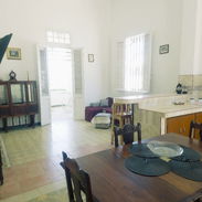 🏠Casa de renta lineal en El Vedado. 2 habitaciones climatizadas ideal para estudiantes extranjeros.Reserva: +5355284821 - Img 55173250