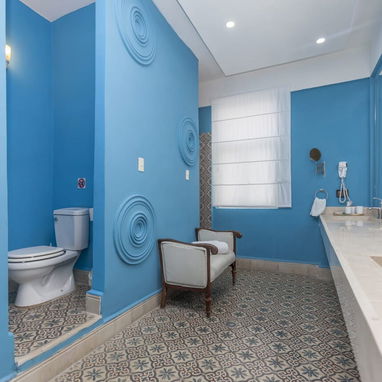 VENTA APARTAMENTO EN EL VEDADO – 2 HABITACIONES / 2 BAÑOS - 6/10