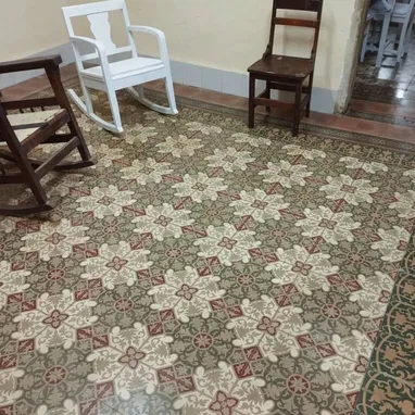 CASA CON EXCELENTE UBICACIÓN - 9/10