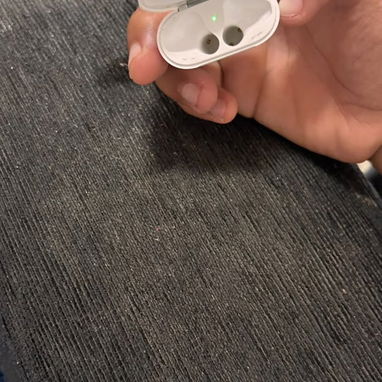 Airpods originales solo la cajita - 2/3