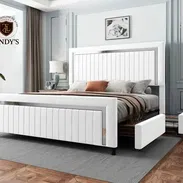 Cama tapizada importada, con bordes de acrílico plateados y más detalles 1000 usd - Img 58154968