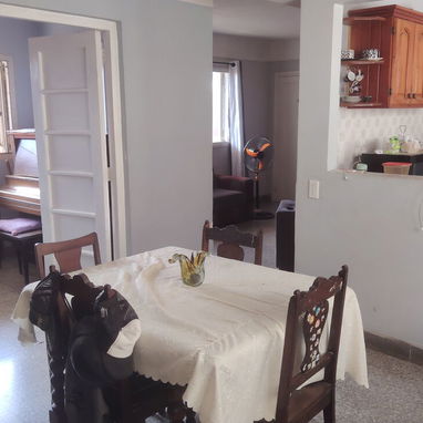 Se vende apto de lujo en biplanta de 4 aptos con garaje colectivo. Ubicado en 34 cerca de la ave 19, en planta alta, pla - Img 127648254