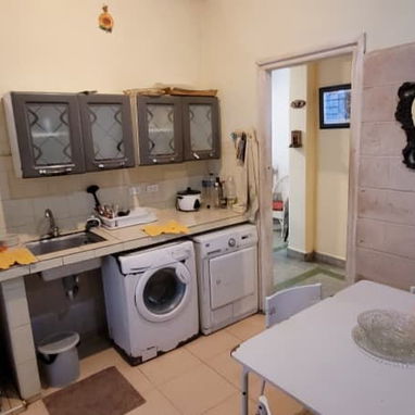 APTO 2DO PISO CERCA DE E Y 19 VEDADO 4/4, BALCÓN A LA CALLE CERRADO, PLACA LIBRE, GARAGE, 2 BAÑOS 53356139 - 9/10