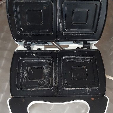 SE VENDE SANDWICHERA - Img 108043799