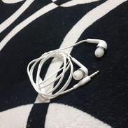 Audifonos de cable nuevos sin uso ni suciedad - Img 57548687