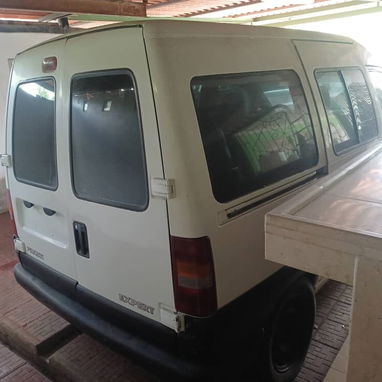 Se vende Peugeot expert en buenas condiciones solo realmente interesados por wasap a 53141828 - 2/6