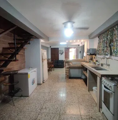 Casa en Vedado zona números, con parqueo y todo dentro. - Img 97454487