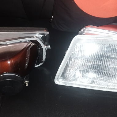 Pareja de pantallas delanteras de Peugeot 205 nuevas a estrenar en su caja por usted. - Img 101880383