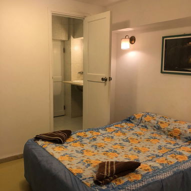 📱 Habana Vieja: Tu Refugio Perfecto con A/C y Seguridad - Img 118120781