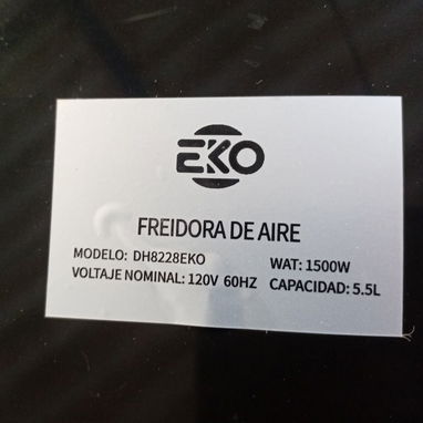 Freidora de aire 5.5L marca EKO de uso trabajando al 100 - 5/5