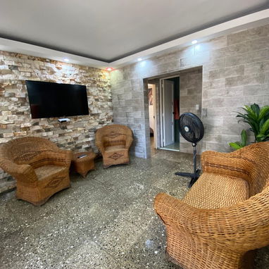 J Casa de renta con piscina y respaldo energético en Guanabo (5 hab) (12 personas). House for rent. GUA-005 - 6/10