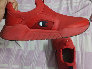 Se venden zapatos champion rojo - Img 66985972