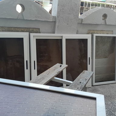 Ventanas de marquetería de aluminio con cristales. Puertas de exteriores y interiores. Bajos de meseta. Mamparas de baño - Img 112310674