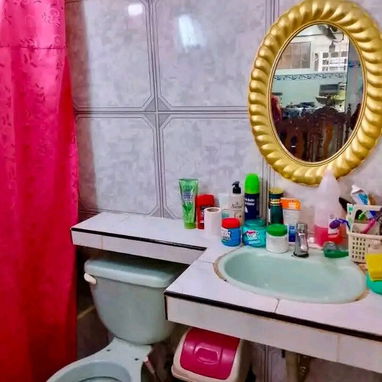Casa en interior de tres plantas con 4 cuartos en el VEDADO en 25000 - 3/9