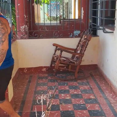🏠 SE VENDE - $24,000 USD 📍 Playa, La Habana 🚪 Puerta a la calle Casa de dos plantas, ideal para vivir o invertir. 📍 - 6/10