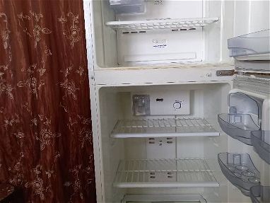 Refrigerador marca Frigidaire parado por máquina - Img 67026886