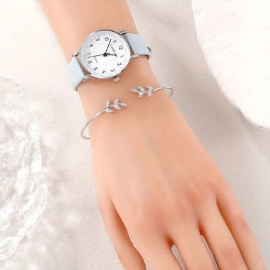 📞53884600.🎇 Set reloj de cuarzo para mujer y brazalete🎇 Mensajería disponible.🚴 - Img 120721271