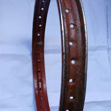 Vendo llanta 18 para moto de uso sin rayos - 3/4