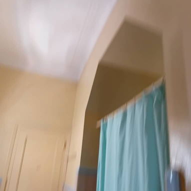Apartamento en buen estado constructivo en el segundo piso de un edificio capitalista de 4 pisos en el Vedado - 7/10
