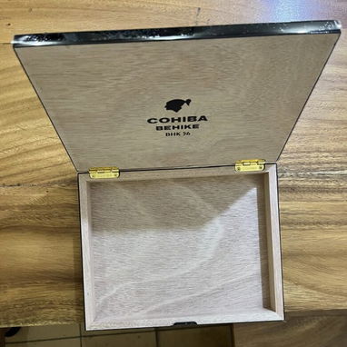 Caja vacía original de Cohiba Behike BHK 56 – Nueva, de colección - Img 127508456