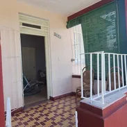 *$15 000usd. En venta casa (ALTOS) con garaje (COMPARTIDO) en Guanabacoa, Reparto Villa 2.. a 2 cuadras de la notaría - Img 54609164
