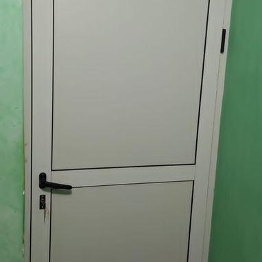 Se venden 3 puertas de aluminio - Img 112630128